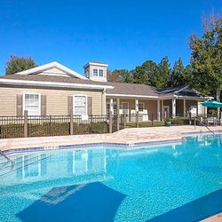 pool at  Bradley Pointe located in Savannah, GA