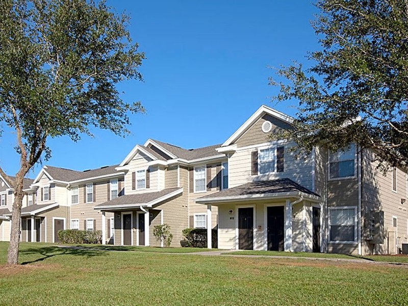 exterior building at  Bradley Pointe located in Savannah, GA
